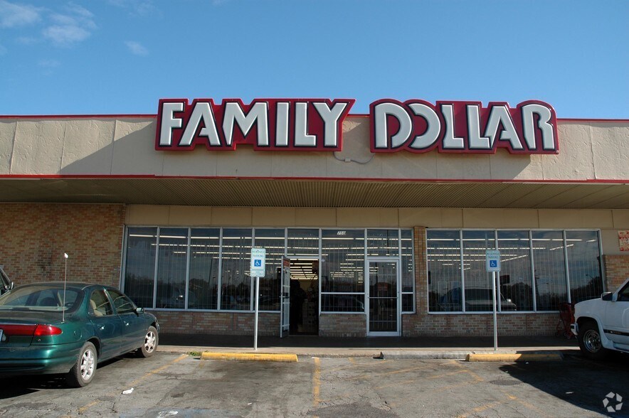 More Photos Of 3200 S Lancaster Rd, Dallas General Retail For Lease