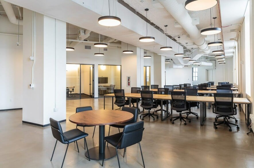 More Photos Of 32 Avenue of the Americas, New York Industrial For Lease