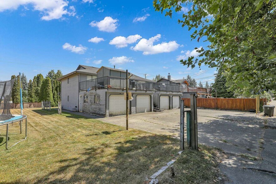 More Photos Of 9509 152 St, Surrey Daycare Center For Lease