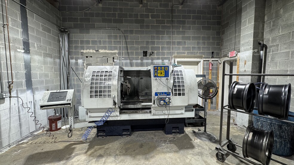 More Photos Of 231 Moorestown Dr, Bath Manufacturing For Sale