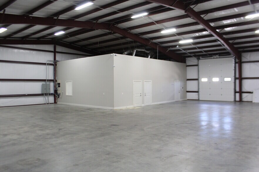 More Photos Of 11400 State Highway 30, College Station Warehouse For Lease
