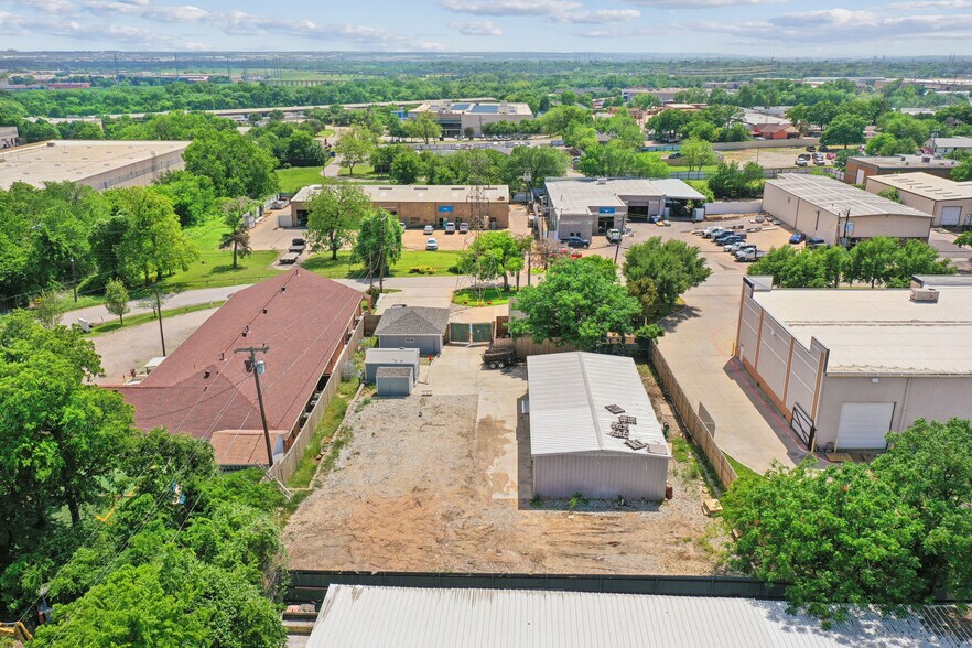 More Photos Of 2423 Hinton Dr, Irving Warehouse For Lease