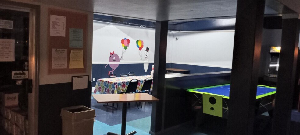 More Photos Of 415 W Heron St, Aberdeen Bowling Alley For Sale