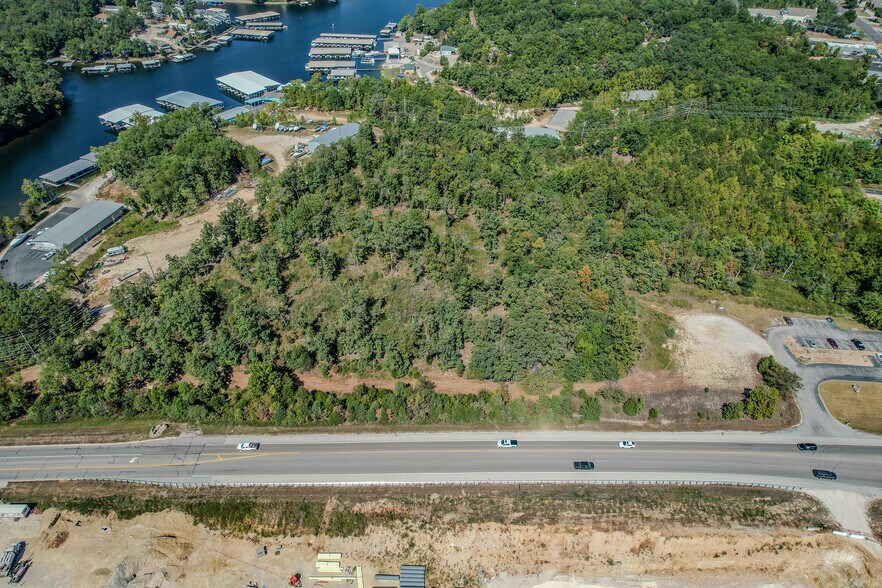 More Photos Of 109 Horseshoe Bend Pky, Lake Ozark Office For Sale