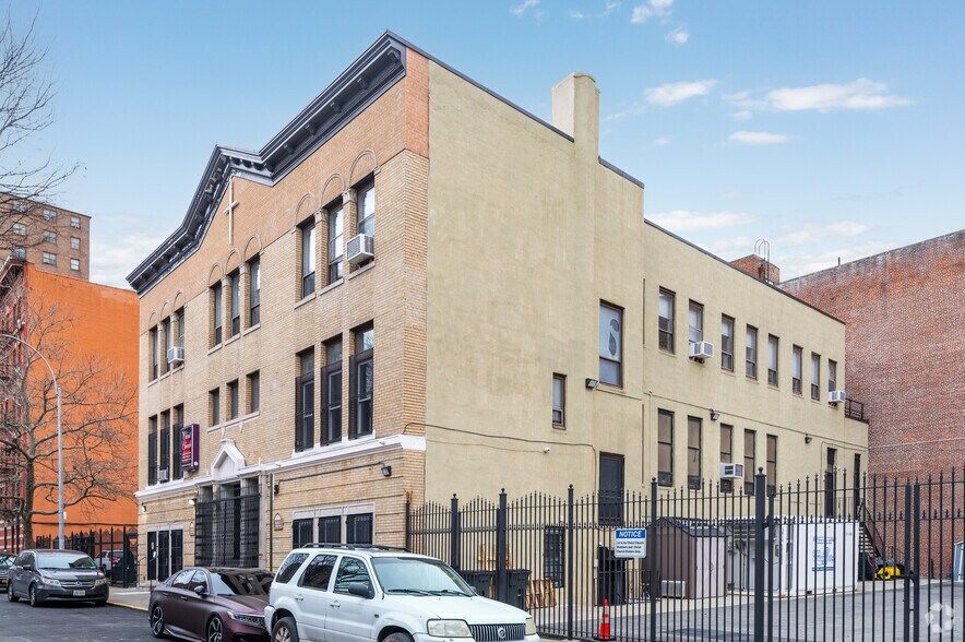Primary Photo Of 860 FOREST Ave, Bronx Schools For Lease