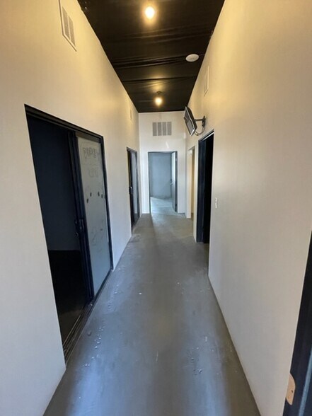 More Photos Of 14758 Keswick St, Van Nuys Light Manufacturing For Lease