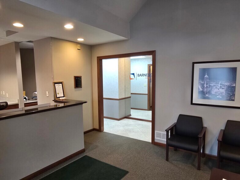More Photos Of 5342 W Vermont St, Indianapolis Office For Sale