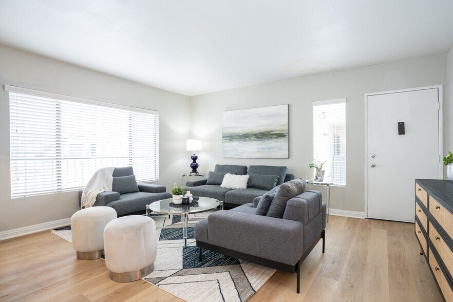 More Photos Of 1318 N Mansfield Ave, Los Angeles Apartments For Sale