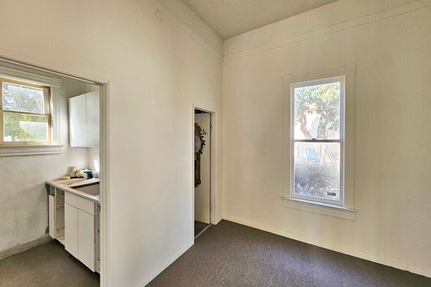 More Photos Of 1101 W Burbank Blvd, Burbank Office Residential For Lease