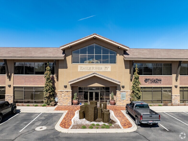 More Photos Of 1100 E Riverside Dr, Eagle Unknown For Lease