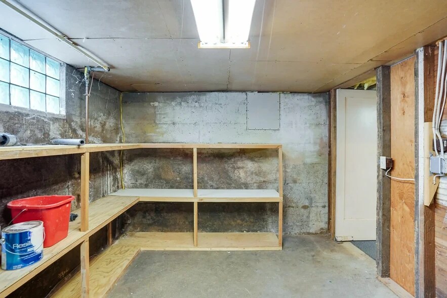 More Photos Of 1230 Fairview Ave SE, Salem Office For Sale