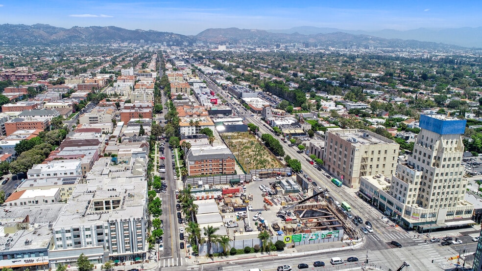 More Photos Of 639 S La Brea Ave, Los Angeles Land For Lease
