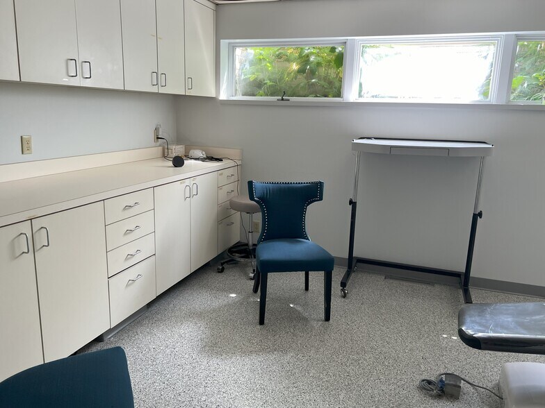 More Photos Of 4181 Holiday St NW, North Canton Medical For Lease