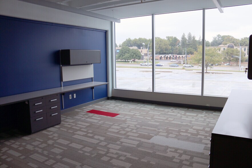 More Photos Of 8601 W Dodge Rd, Omaha Office For Lease