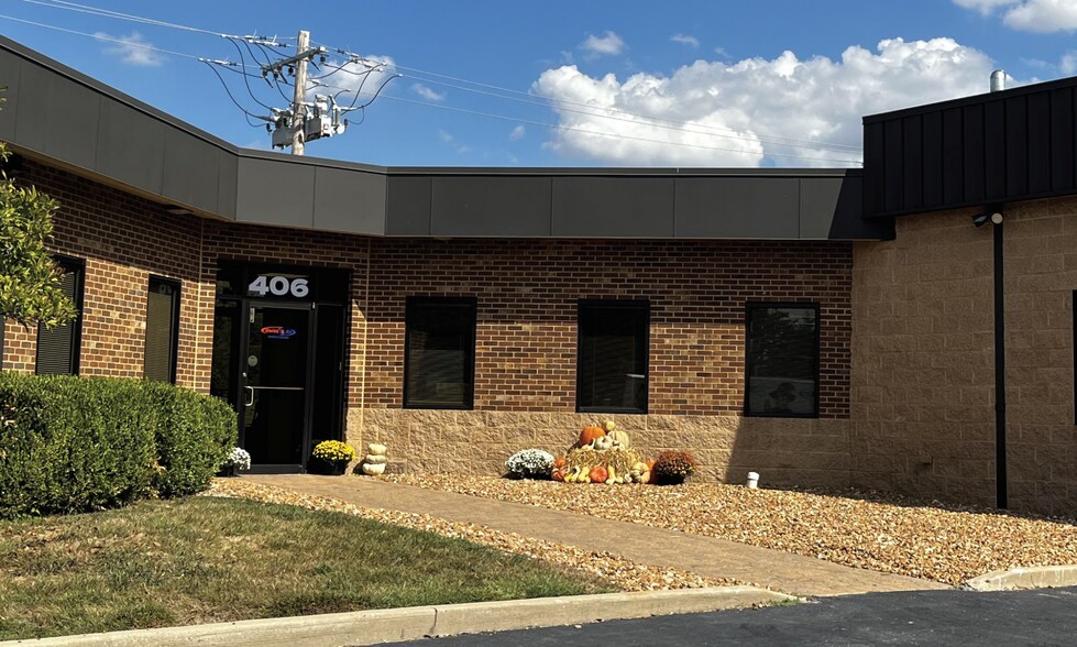 More Photos Of 406 E Wabash St, O'Fallon Industrial For Sale