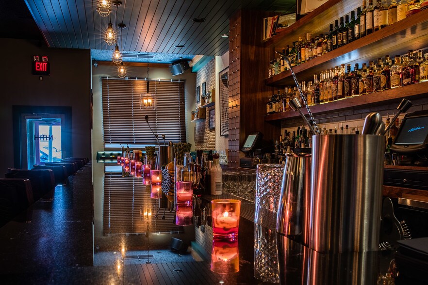 More Photos Of 7746 Santa Monica Blvd, West Hollywood Bar For Lease
