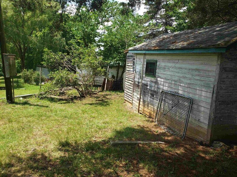 More Photos Of 2487 US Highway 211 W, Luray Storefront For Sale