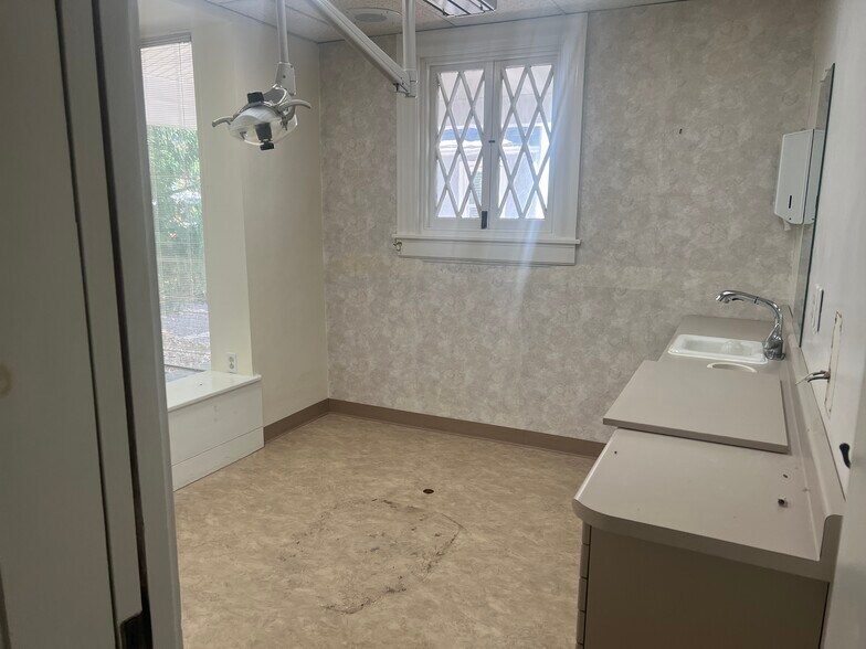 More Photos Of 908 Penn Ave, Wyomissing Office For Lease