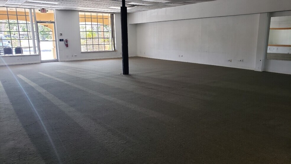 More Photos Of 7050 Winkler Rd, Fort Myers Restaurant For Lease