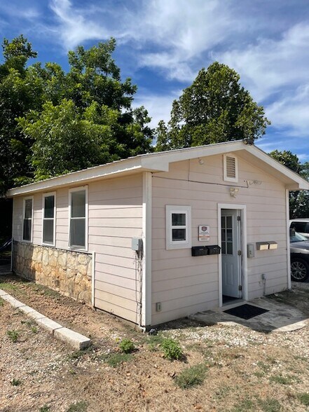 More Photos Of 1630 County Road 279, Liberty Hill Warehouse For Lease