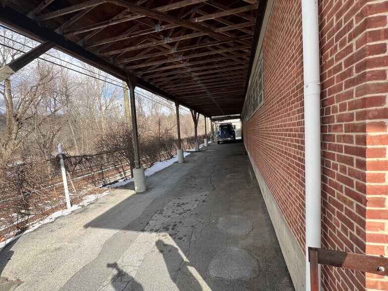 More Photos Of 111 Lafayette Ave, White Plains Warehouse For Lease