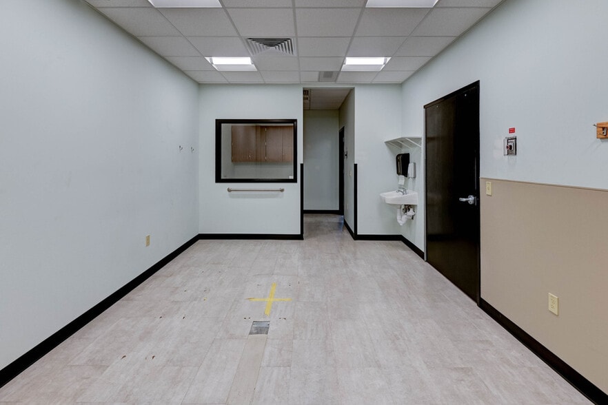 More Photos Of 1315-1317 SW 6th Ave, Topeka Medical For Lease