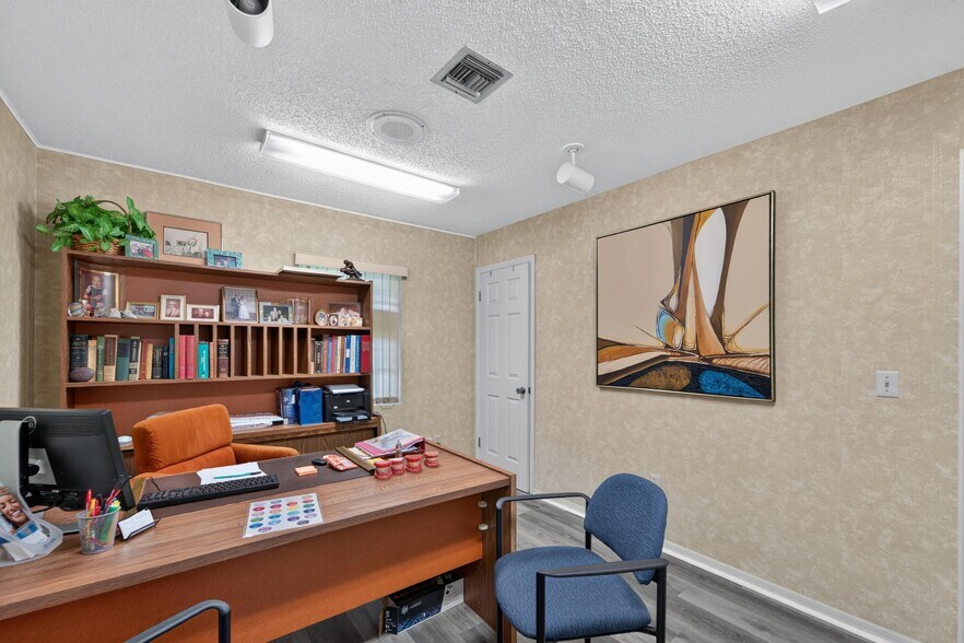 More Photos Of 1205 W Baker St, Plant City Medical For Sale