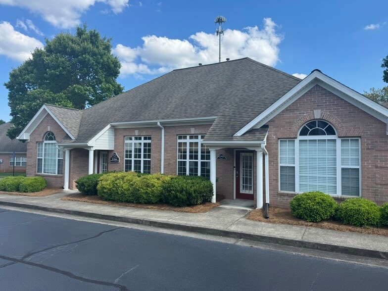 More Photos Of 2400-2402 Abbey Ct, Alpharetta Office For Sale