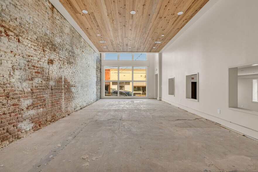 More Photos Of 108 S Lafayette St, Starkville Storefront Retail Office For Lease