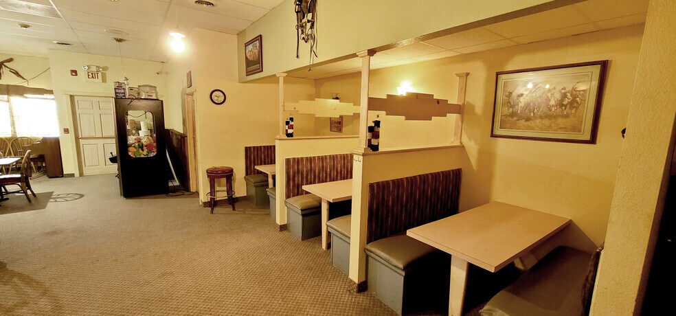 More Photos Of 2000 Hwy 130, Saratoga General Retail For Sale