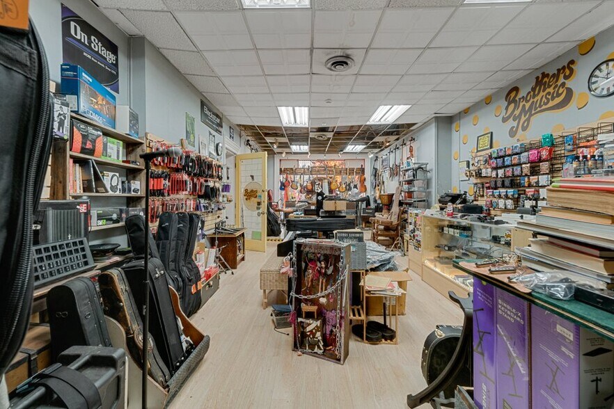 More Photos Of 2112 N Charles St, Baltimore Office For Sale