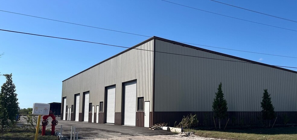 Primary Photo Of 2644 NE 9th Ave, Cape Coral Warehouse For Lease
