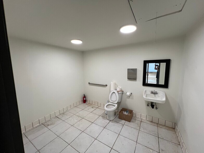 More Photos Of 20502 Hawthorne Blvd, Torrance Freestanding For Lease
