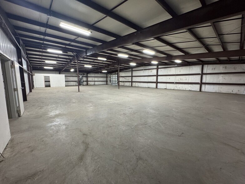 More Photos Of 5744 Market St, Wilmington Freestanding For Lease