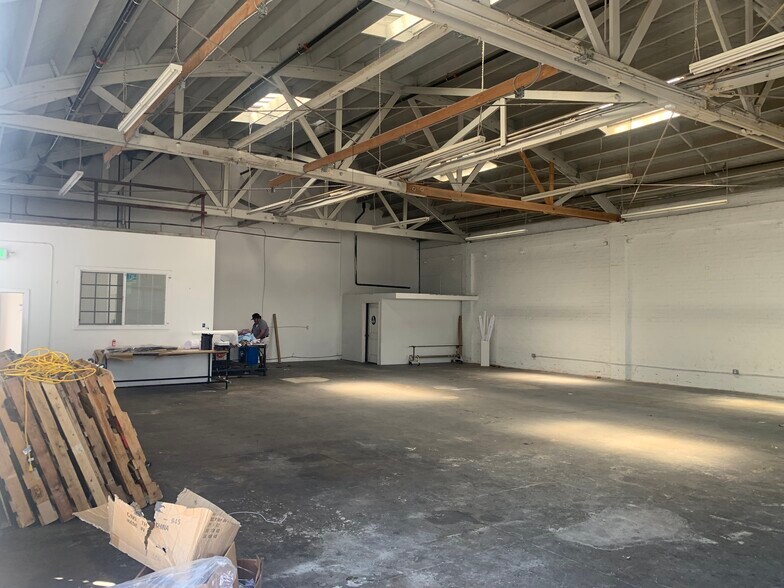 More Photos Of 2001 Belgrave Ave, Huntington Park Manufacturing For Lease