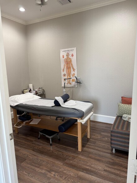 More Photos Of 11007 Northpointe Blvd, Tomball Medical For Sale