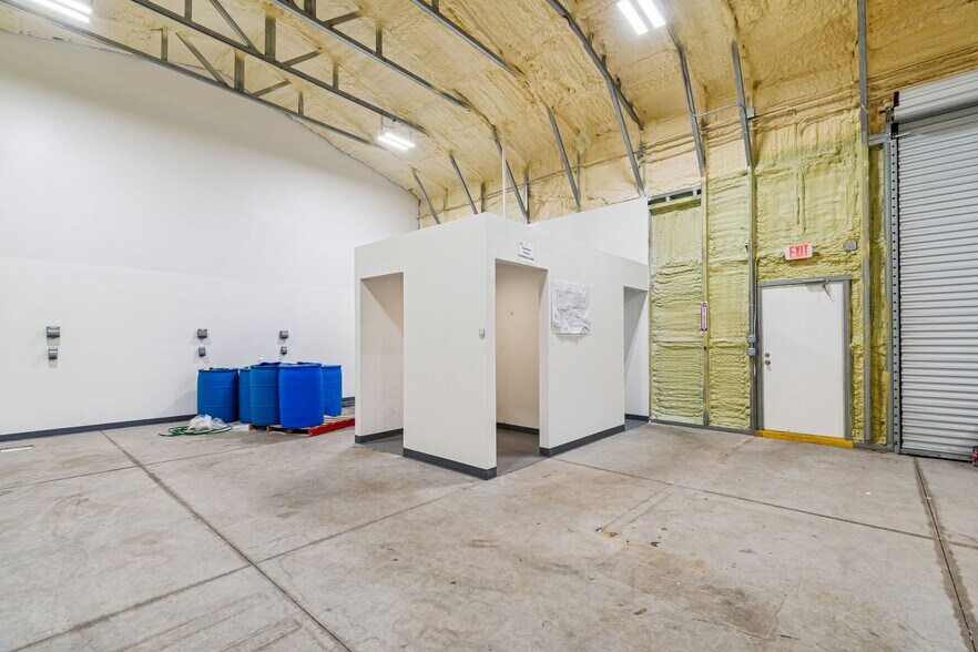 More Photos Of 2820 N 34th St, Tampa Warehouse For Lease