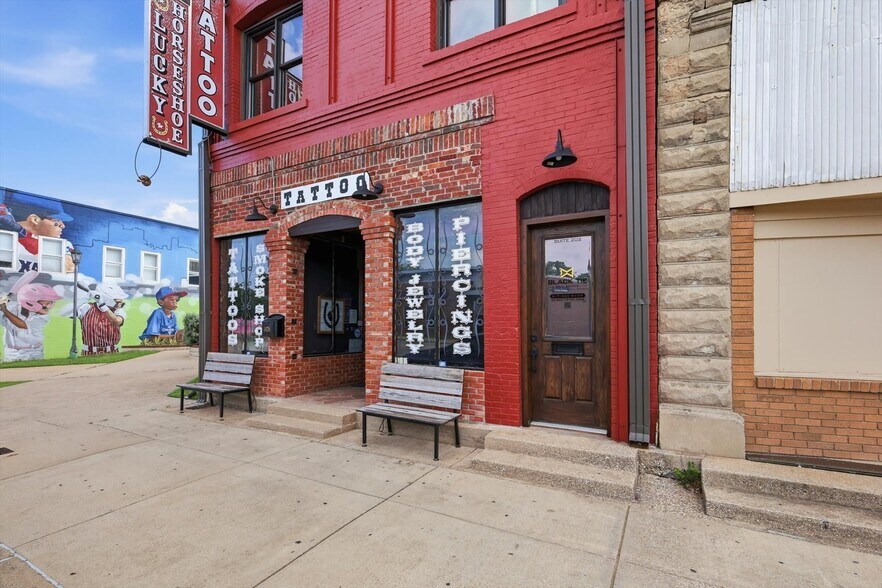 More Photos Of 1426 N Main St, Fort Worth Storefront Retail Office For Lease