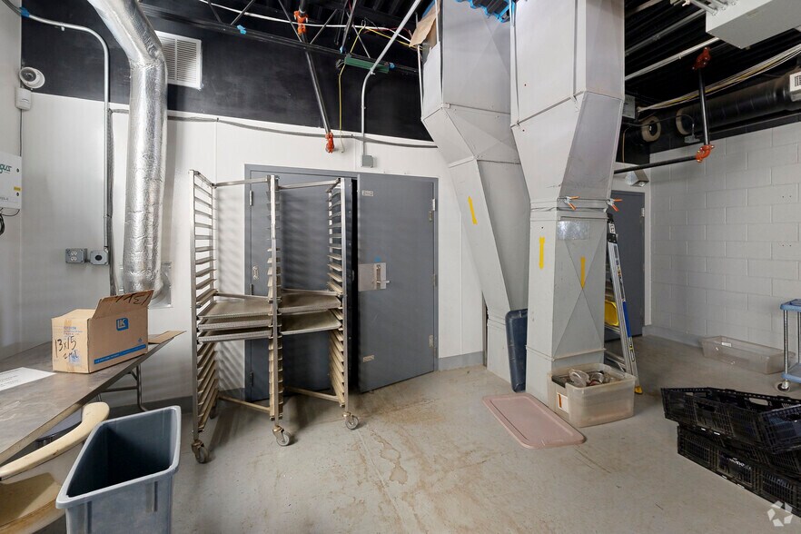 More Photos Of 5290 E 43rd Ave, Denver Warehouse For Sale