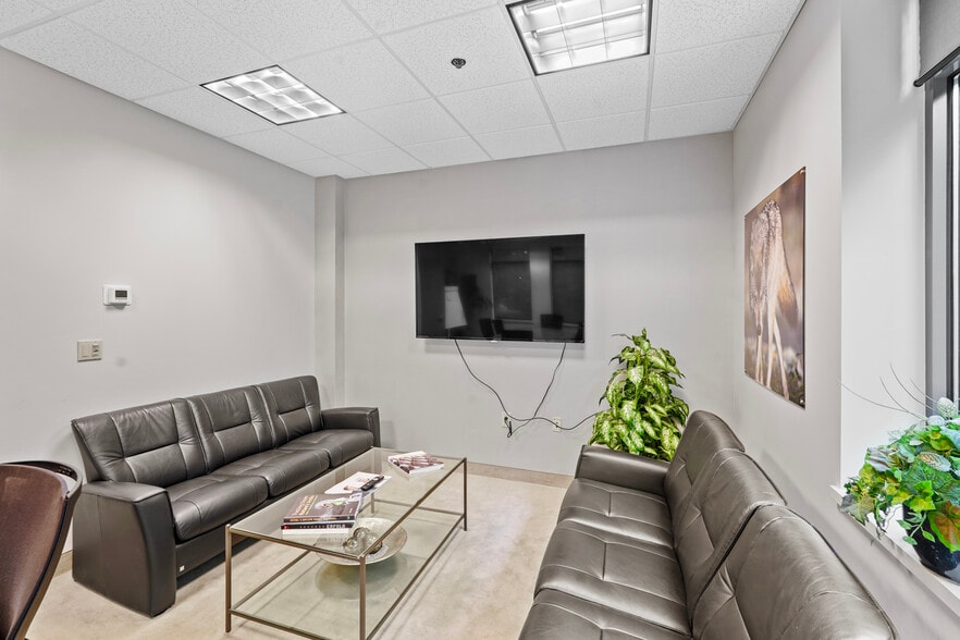 More Photos Of 16 Albert St, Auburn Flex For Sale