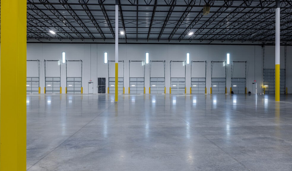 More Photos Of 4601 Dr. MLK Jr. Dr, Arlington Distribution For Lease