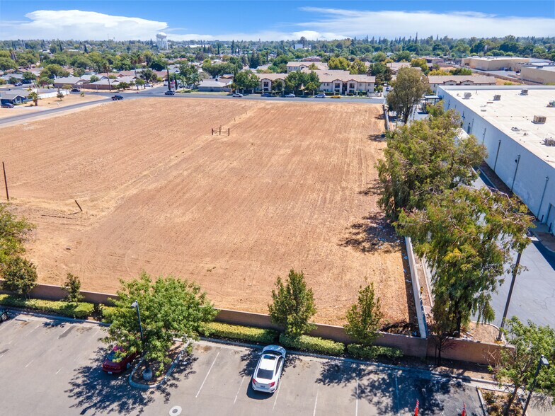 More Photos Of NEC Country Club Dr & Sherwood Ave, Madera Land For Sale