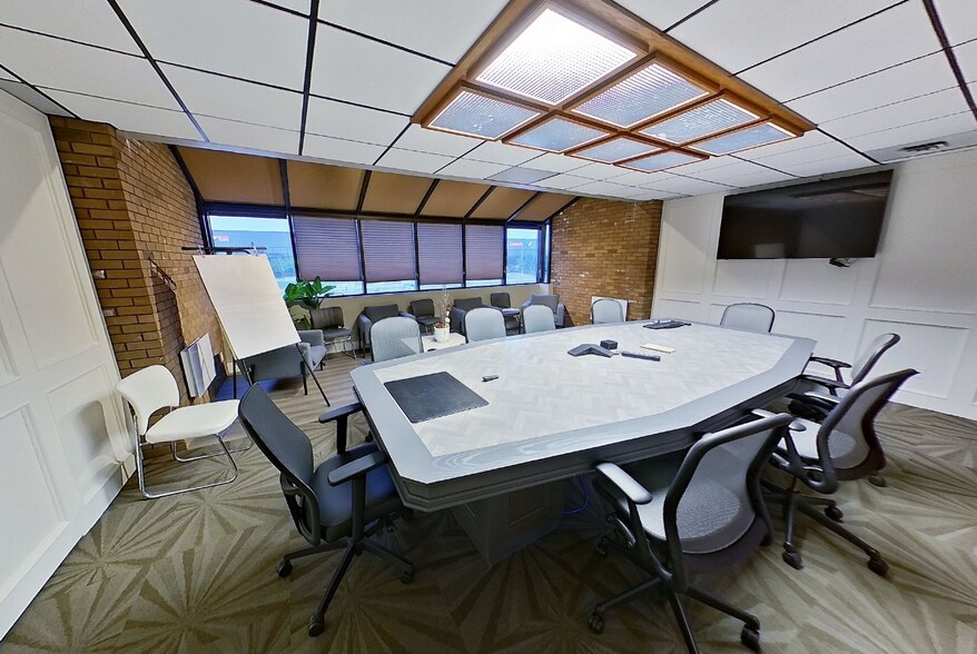 More Photos Of 10457 184 St NW, Edmonton Office For Lease