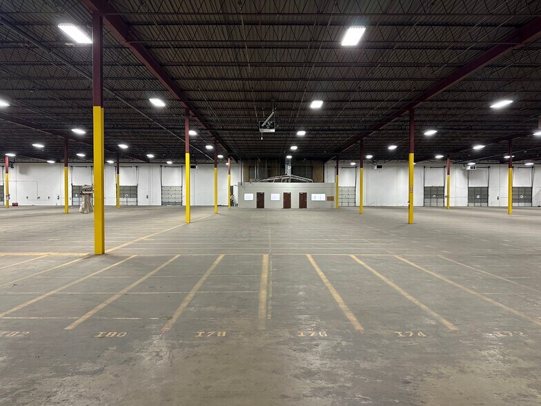 More Photos Of 4319-4363 Delp St, Memphis Distribution For Lease