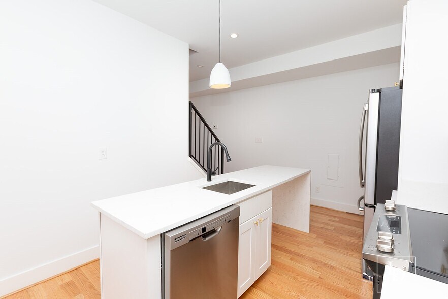 More Photos Of 631 Constitution Ave NE, Washington Multifamily For Sale