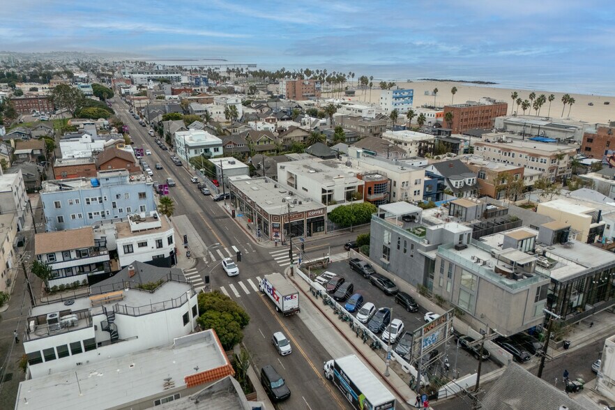 More Photos Of 901-907 Pacific Ave, Venice Storefront For Lease