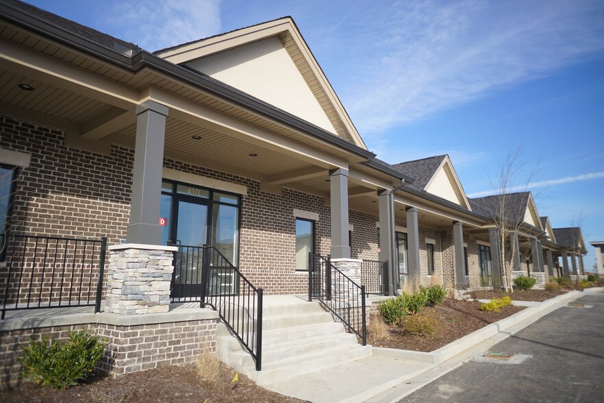 More Photos Of 132 Maple Row Blvd, Hendersonville Office For Lease