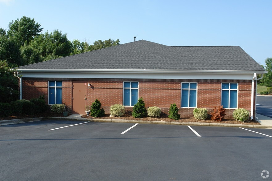 More Photos Of 10027 Park Cedar Dr, Charlotte Medical For Sale