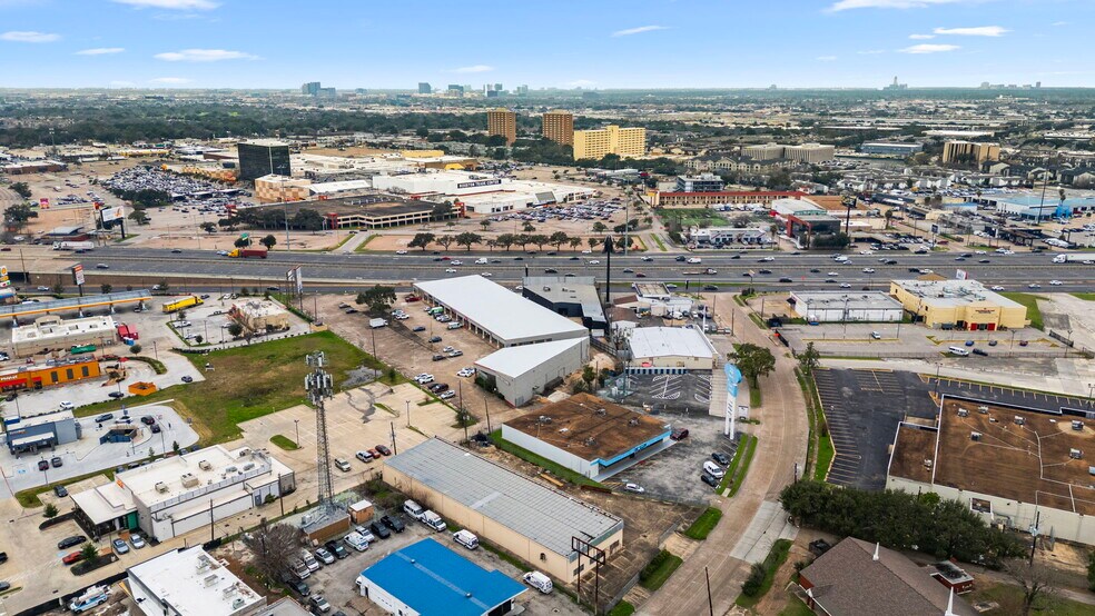 More Photos Of 6816 Larkwood Dr, Houston Industrial For Sale