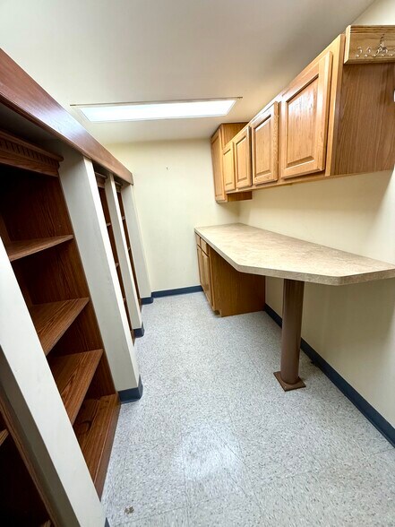 More Photos Of 33850 Armada Ridge Rd, Richmond Warehouse For Lease